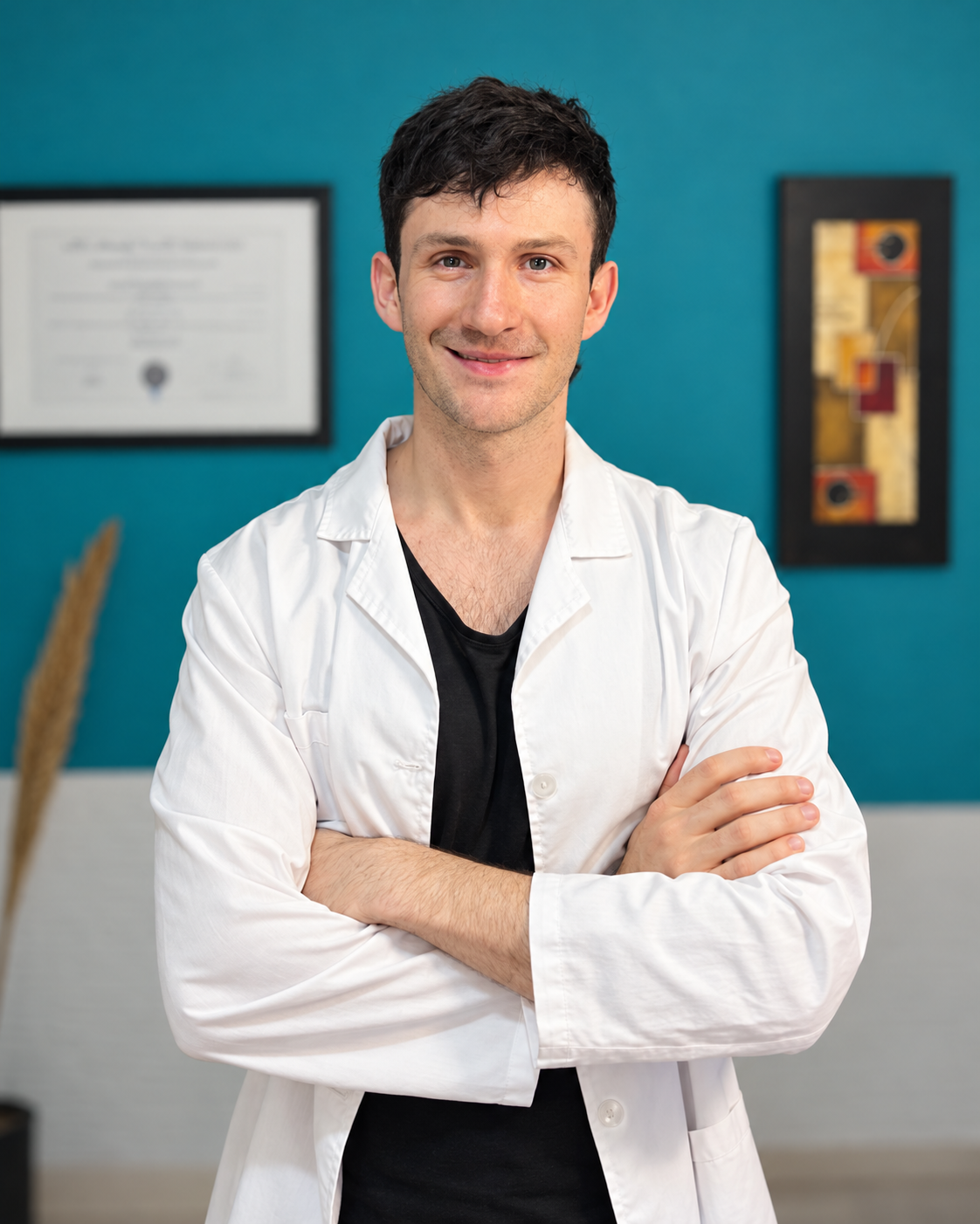 Emanuel Segatore, profesional de nutrición, en su consultorio